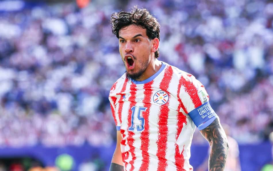 Atuação de Gustavo Gómez contra a França repercute no exterior: 'Tem que ser'