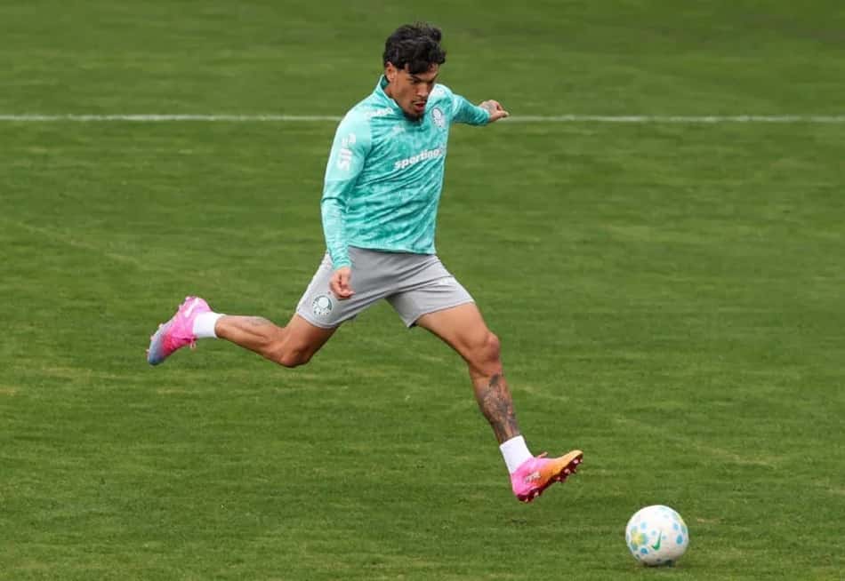 Gustavo Gómez volta a treinar com o Palmeiras após disputar a Copa do Mundo
