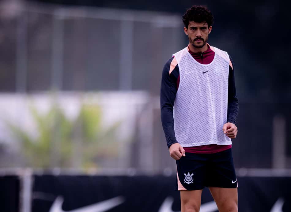 Zagueiro Gustavo Henrique durante treino do Corinthians