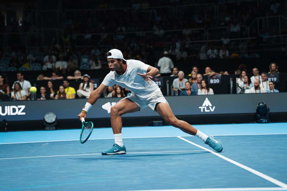 Guto Miguel devolve de backhand na final do UTS Rio