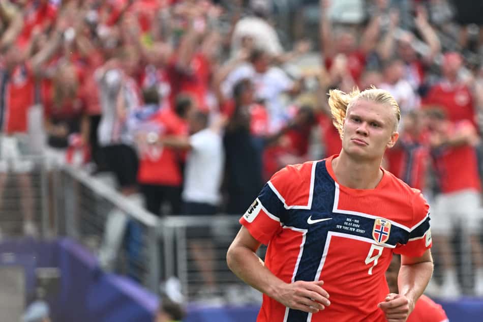 Haaland marcou dois gols na vitória da Noruega contra o Brasil nas oitavas de final da Copa do Mundo
