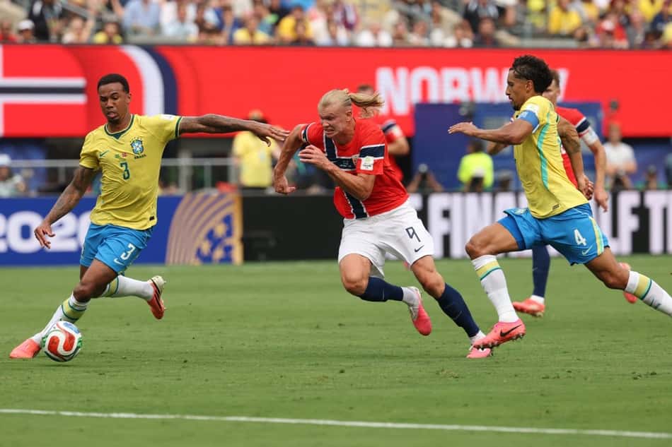 Haaland tenta passar por Gabriel Magalhães e Marquinhos