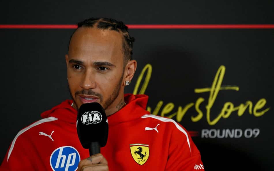 Ele fica! Hamilton tem permanência confirmada na Ferrari para 2027