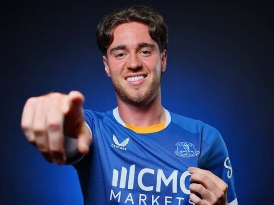 Hayden Hackney foi anunciado pelo Everton