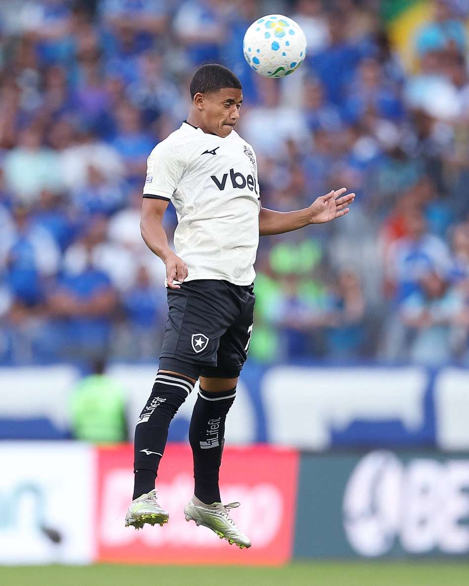 Huguinho em ação pelo Botafogo