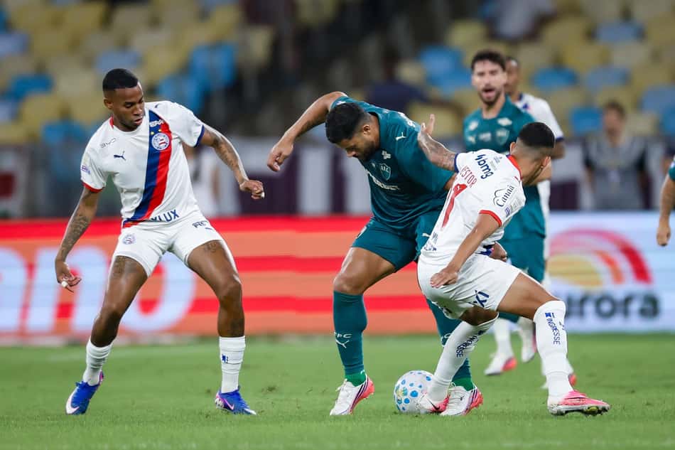 Hulk em ação pelo Fluminense contra o Bahia