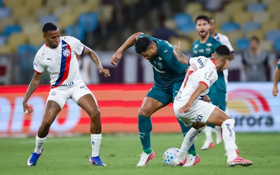Hulk em ação pelo Fluminense contra o Bahia