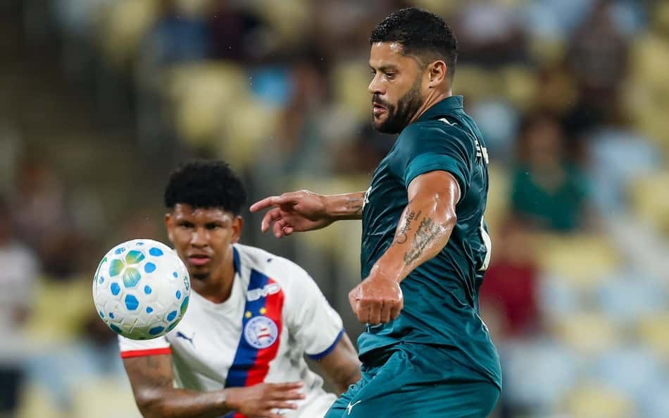 Hulk em ação pelo Fluminense contra o Bahia