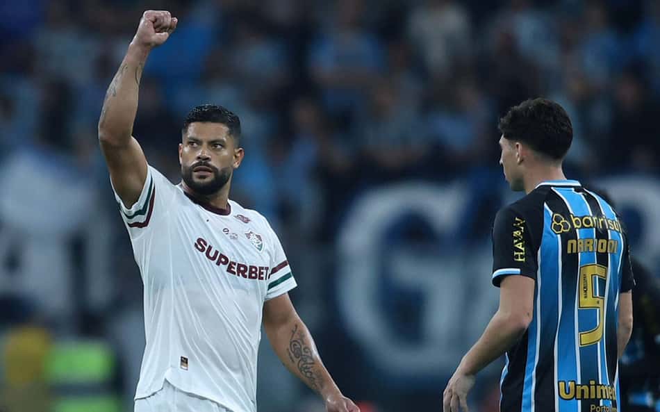 Hulk celebra gol do Fluminense contra o Grêmio pelo Brasileirão