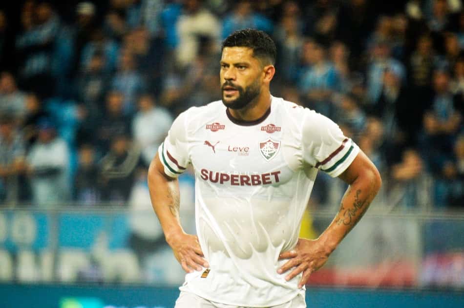 Hulk celebra gol do Fluminense contra o Grêmio pelo Brasileirão