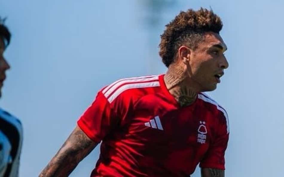 Igor Jesus em ação pelo Nottingham Forest