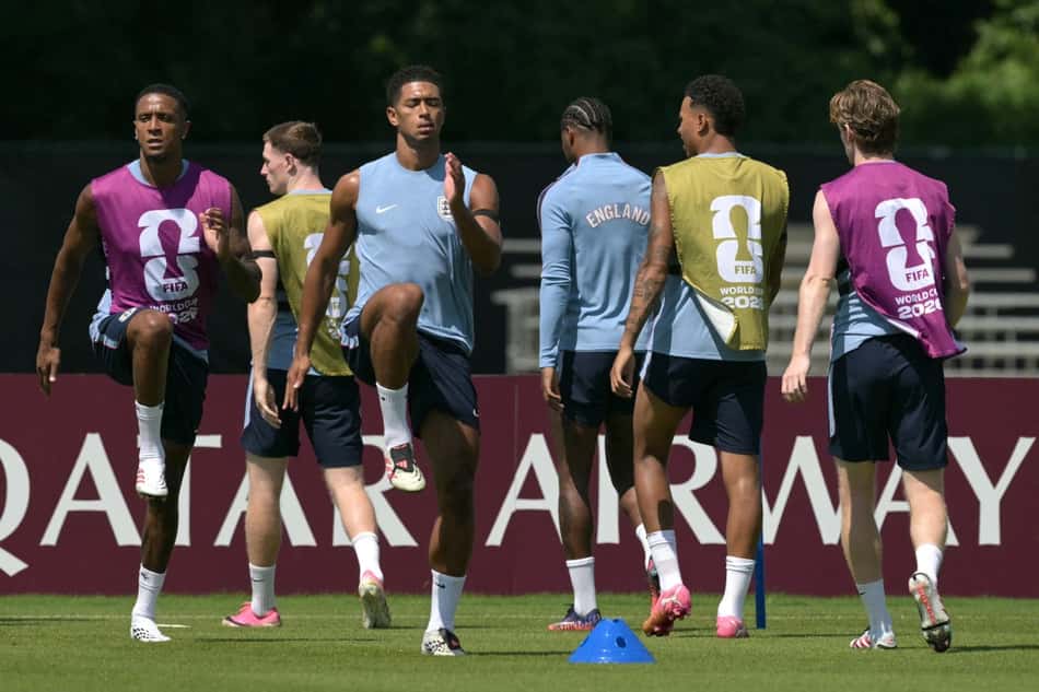 Jogadores da Inglaterra durante treino antes da decisão contra a Argentina