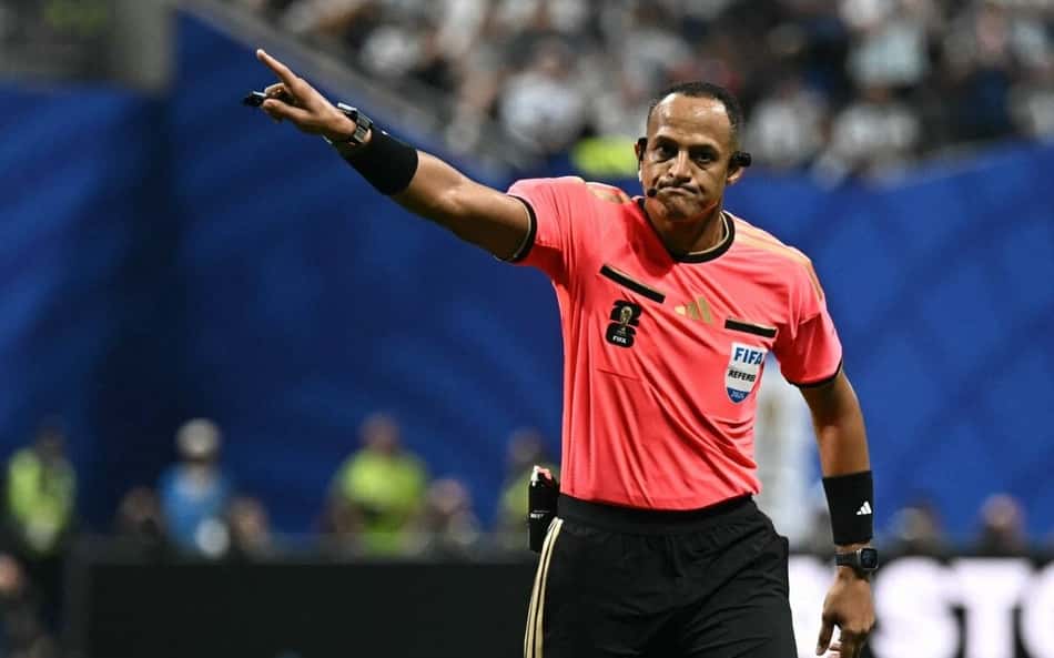 Árbitro de Inglaterra x Argentina expulsou jogador do Brasileirão na Copa