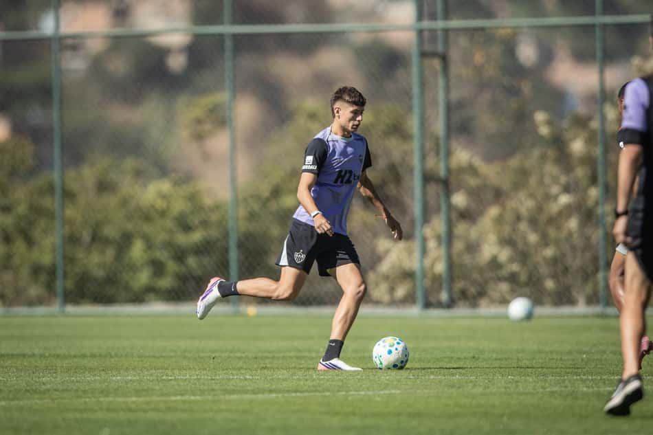 Ivan roman retorna aos treinamentos (Foto: Pedro Souza / Atlético)
