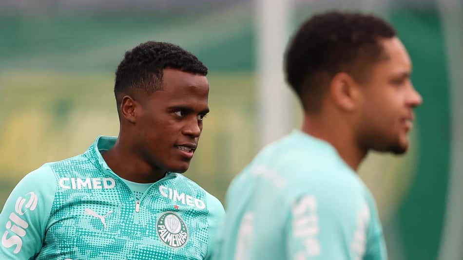 Arias durante treino do Palmeiras
