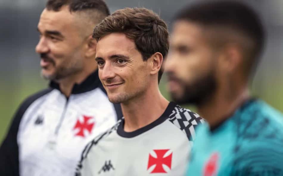 João Correia durante treino do Vasco em 2022
