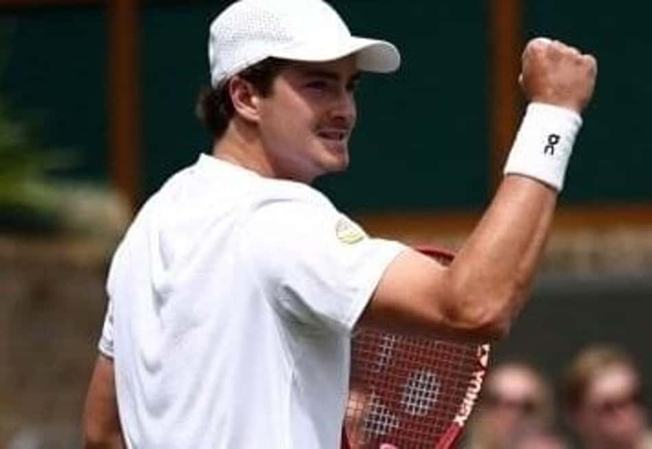 João Fonseca conquista vitória na estreia de Wimbledon (Foto: Henry NICHOLLS / AFP)