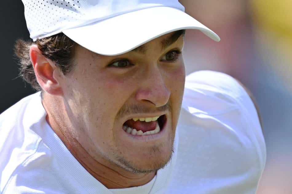 João Fonseca faz careta na terceira rodada de Wimbledon, contra o russo Roman Safiullin 