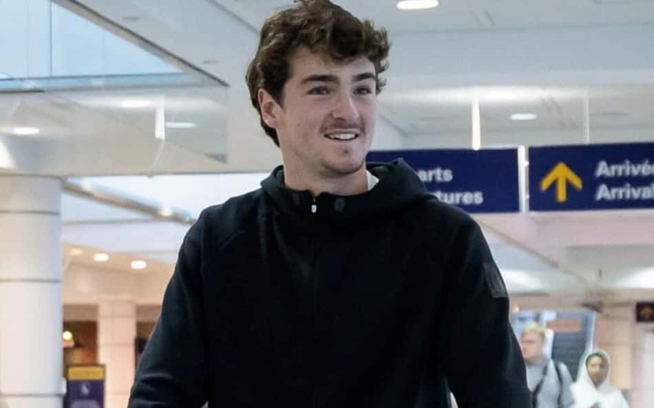 João Fonseca no desembarque em Montreal (Foto: Divulgação)