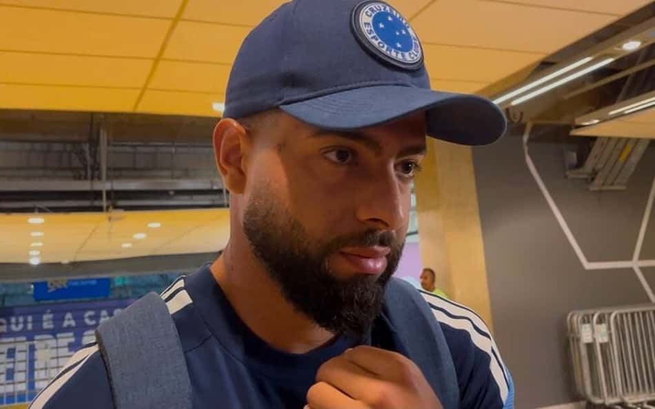 João Marcelo dá entrevista na zona mista