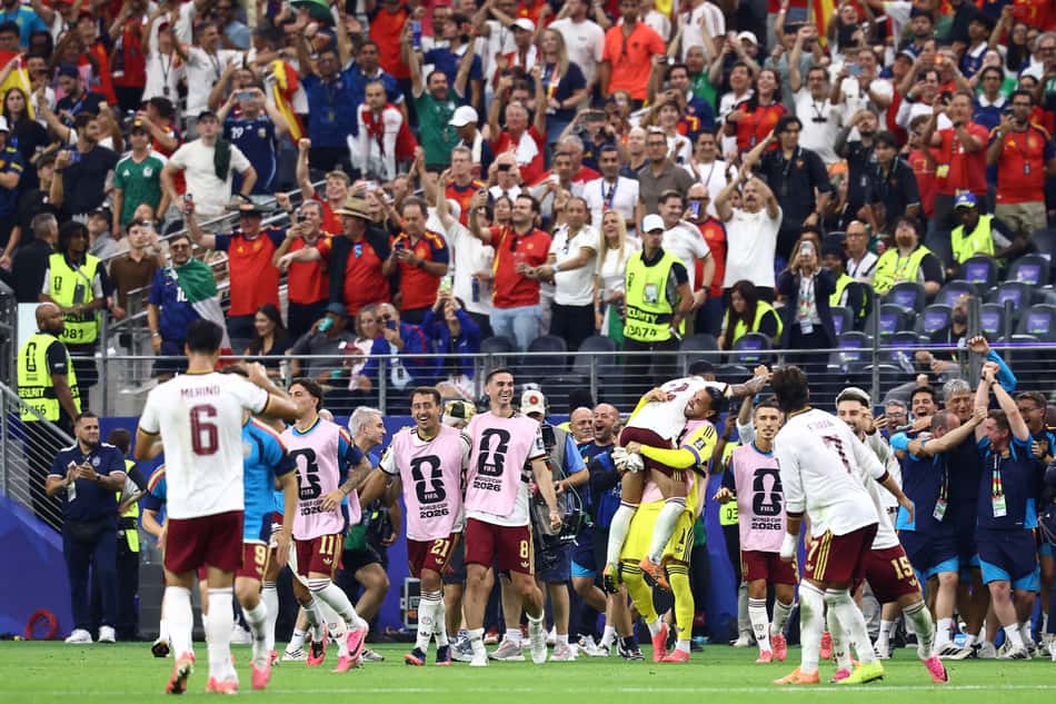 Jogadores da Espanha comemoram classificação para a final da Copa do Mundo de 2026