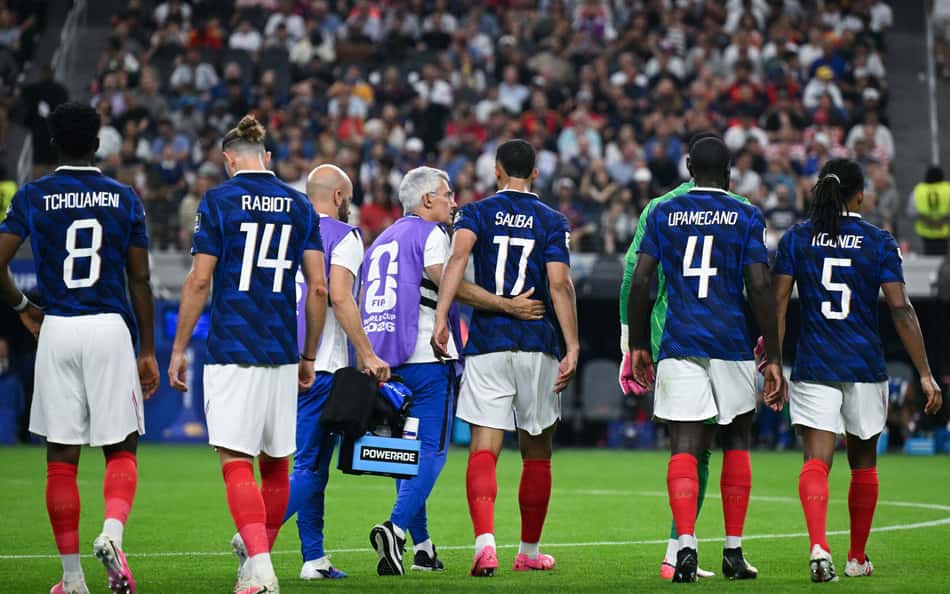 Astro da França sofre lesão grave na Copa e deve ficar fora por até cinco meses