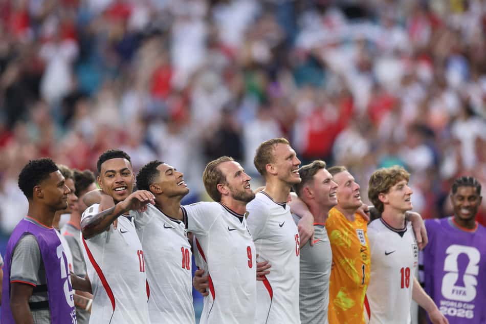 Jogadores da Inglaterra comemoram vitória sobre a Noruega na Copa do Mundo