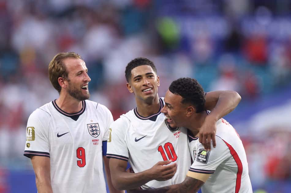 Jogadores da Inglaterra comemoram vitória sobre a Noruega na Copa do Mundo