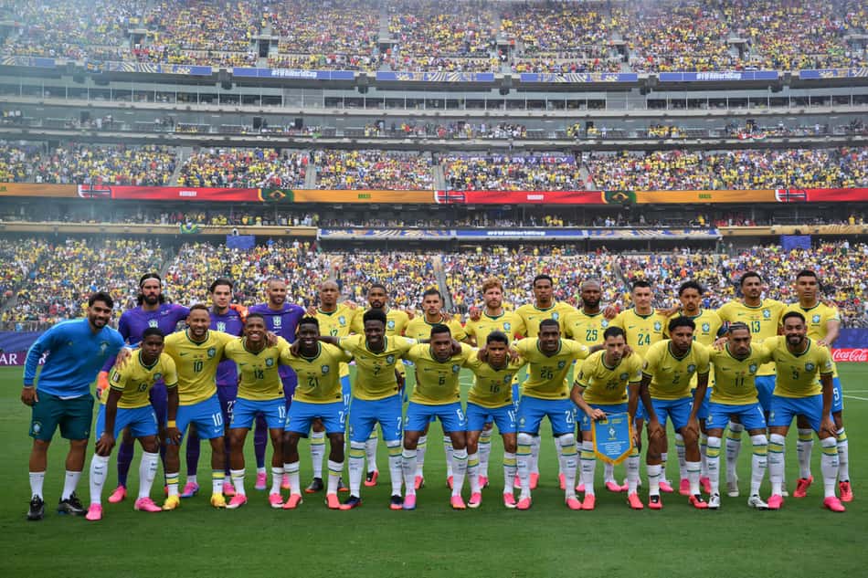 Jogadores da Seleção Brasileira perfilados antes de Brasil x Noruega pelas oitavas de final da Copa do Mundo 2026