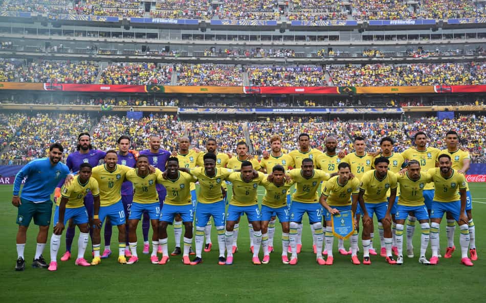 Jogadores da Seleção Brasileira perfilados antes de Brasil x Noruega pelas oitavas de final da Copa do Mundo 2026