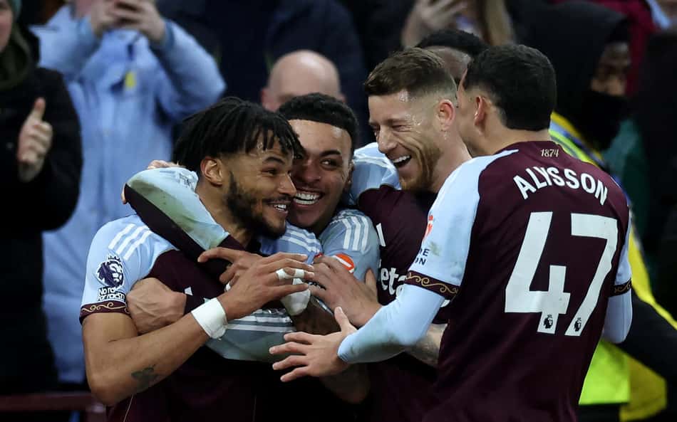Jogadores do Aston Villa comemorando gol (Foto: Darren Staples/AFP)