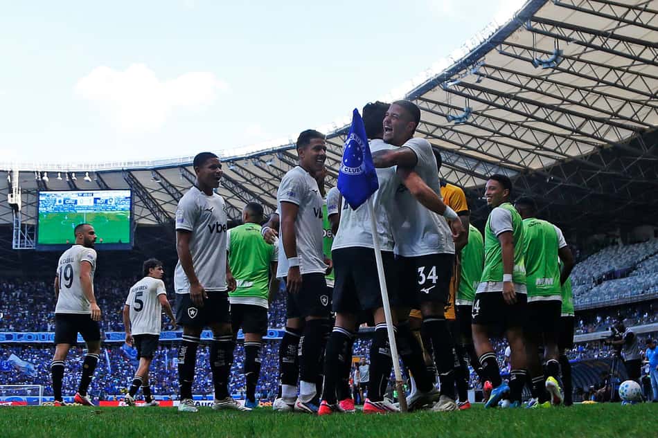 Jogadores do Botafogo comemoram gol