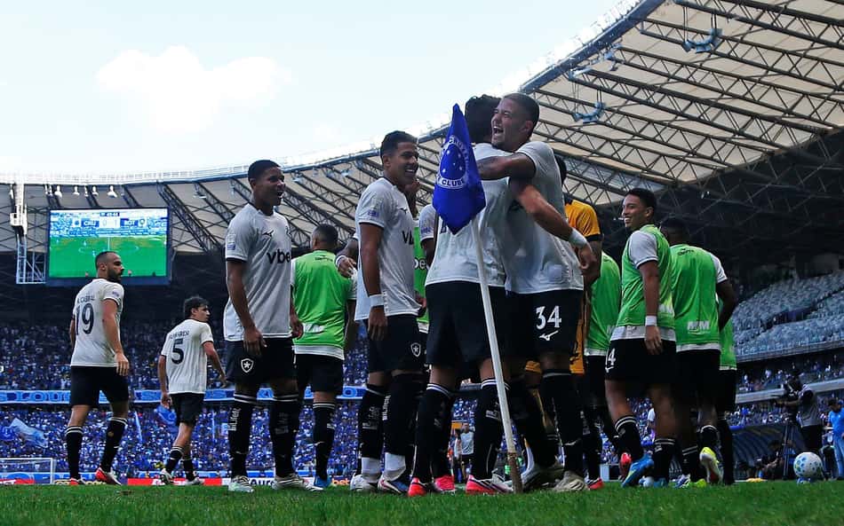 Jogadores do Botafogo comemoram gol