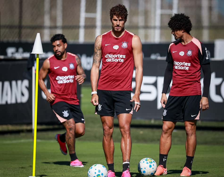 Jogadores do Corinthians durante o treinamento no CT Joaquim Grava