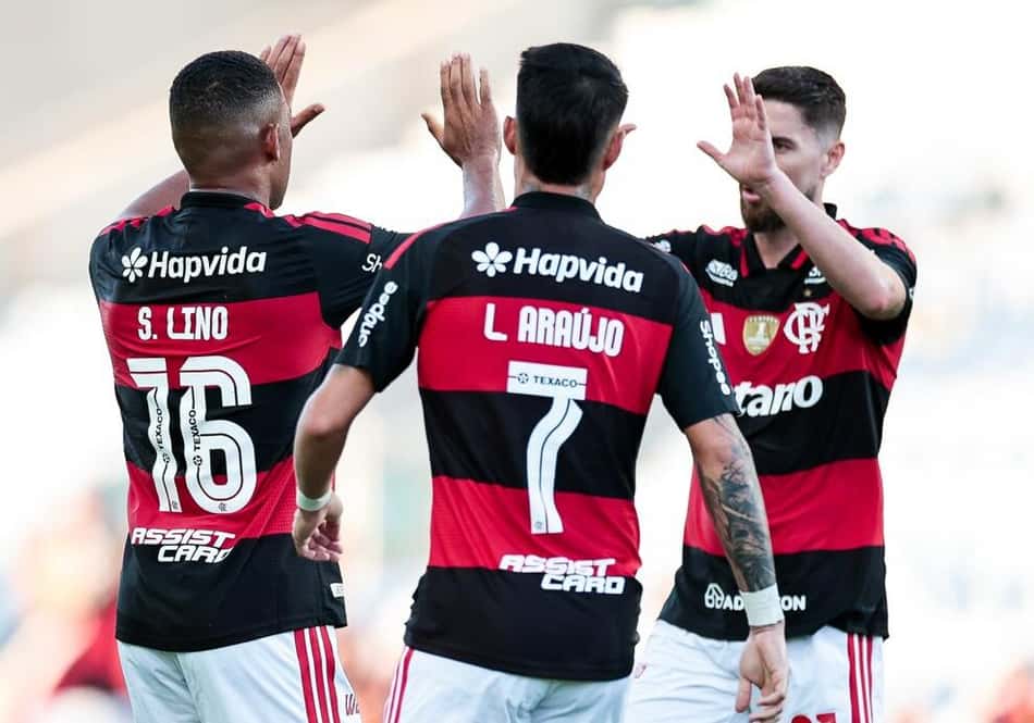 Jogadores do Flamengo comemoram gol contra River Plate