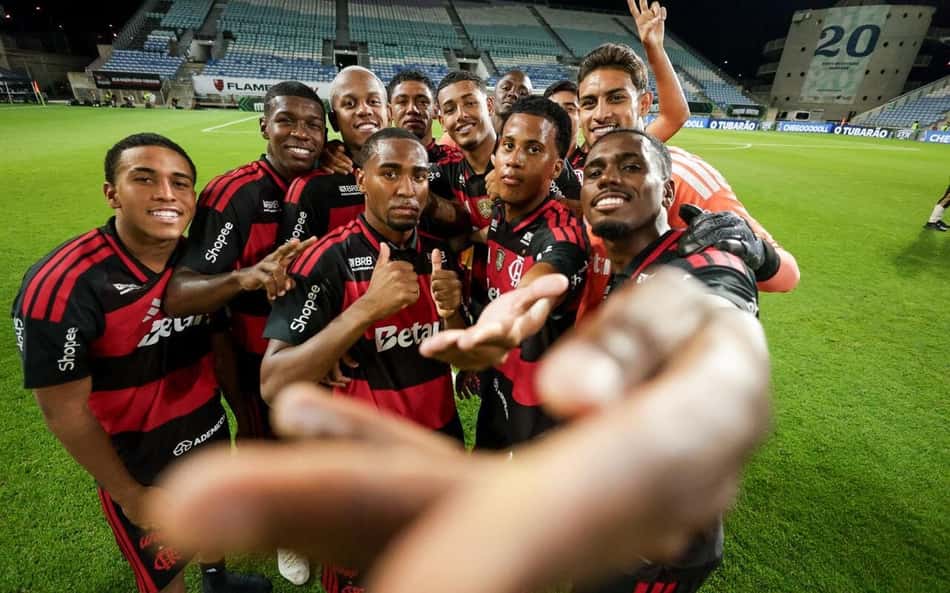 Lorran e Wallace Yan desencantam e garantem vitória do Flamengo sobre o Lausanne-Sport