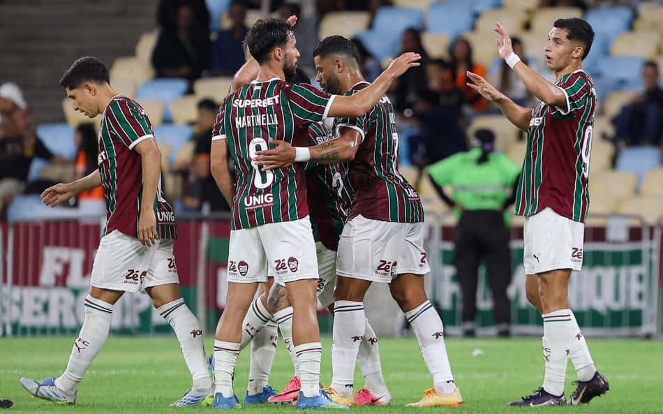 Jogadores do Fluminense comemoram gol contra o Nova Iguaçu