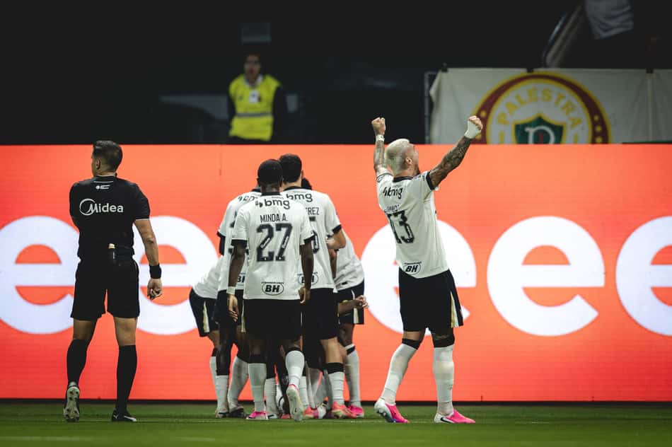 Jogadores do Galo celebram gol contra o Palmeiras (Foto: Pedro Souza / Atlético)