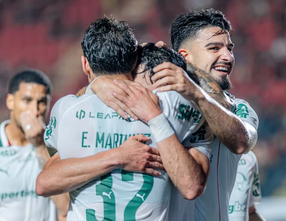 Jogadores do Palmeiras celebram gol no triunfo por 4 a 0 sobre o Vitória
