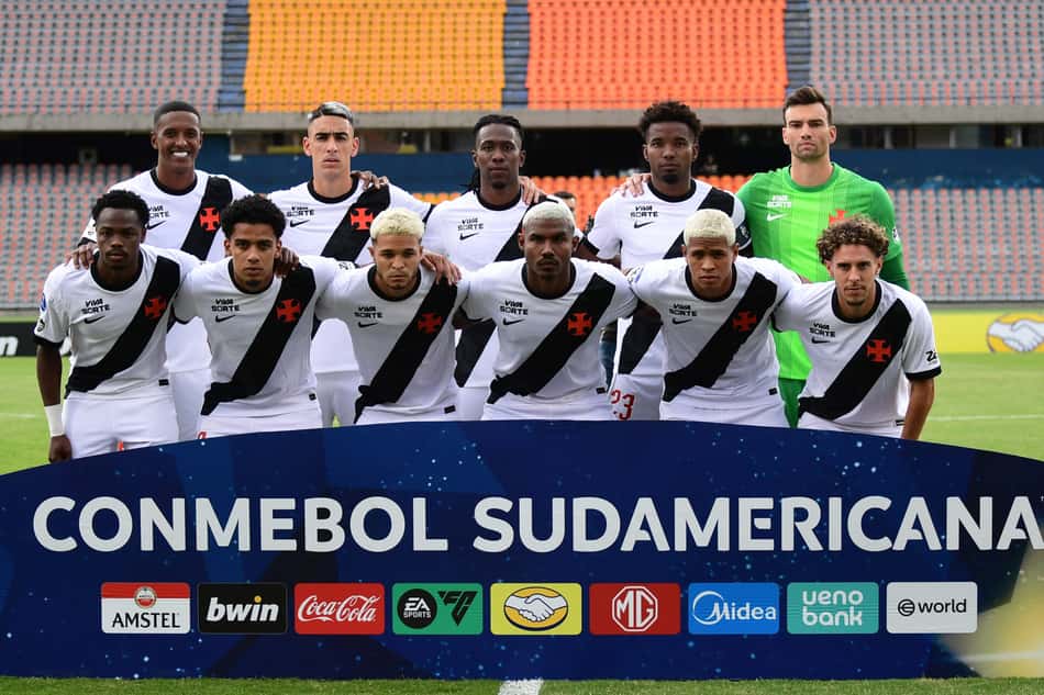 Jogadores titulares do Vasco contra o Independiente Medellin
