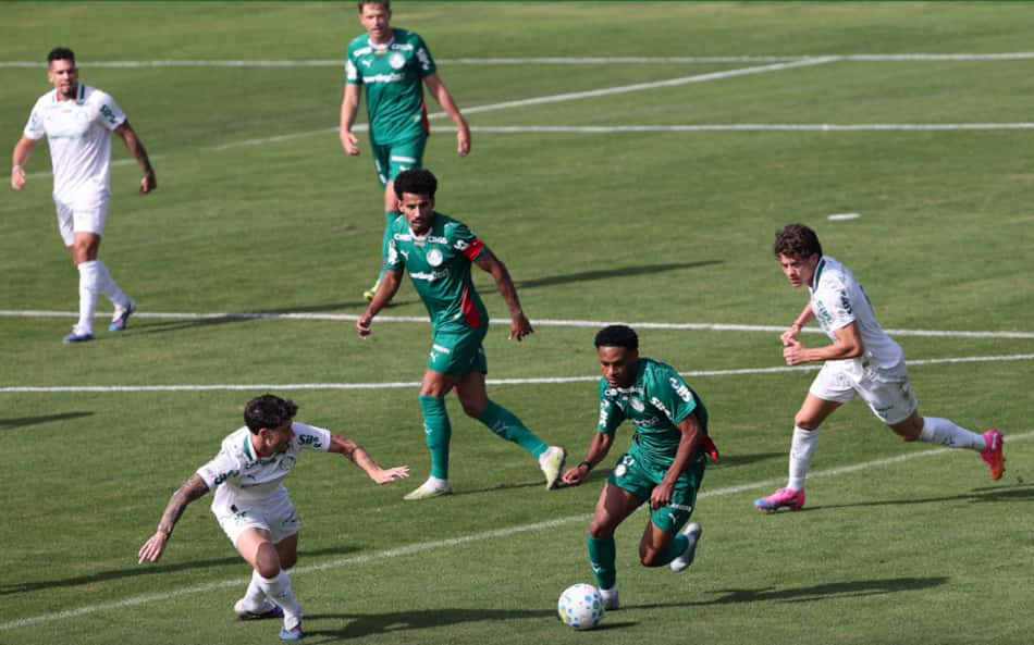 De volta ao Palmeiras, Piquerez participa de jogo-treino e fala sobre sua recuperação