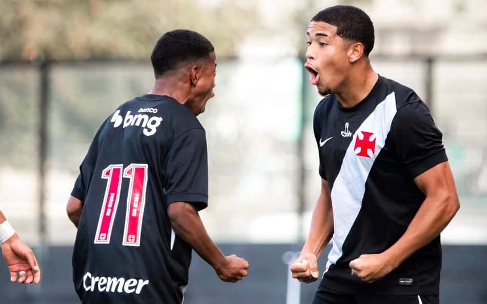 Sob os olhares de Pedro Emanuel, Vasco vence o Cruzeiro e avança no Brasileiro Sub-20