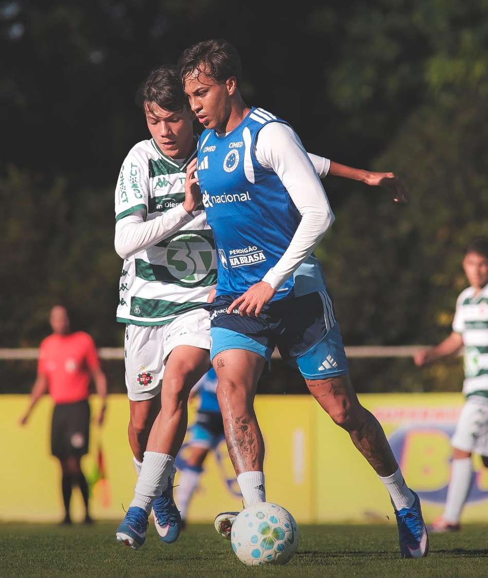 Kaio Jorge em jogo-treino na Toca II