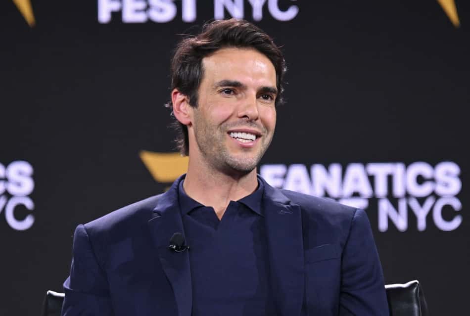 Kaká discursando durante painel 