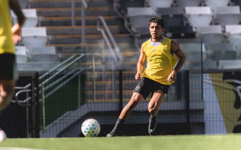 Em busca de espaço, lateral do Atlético projeta sequência e revela sonho na carreira