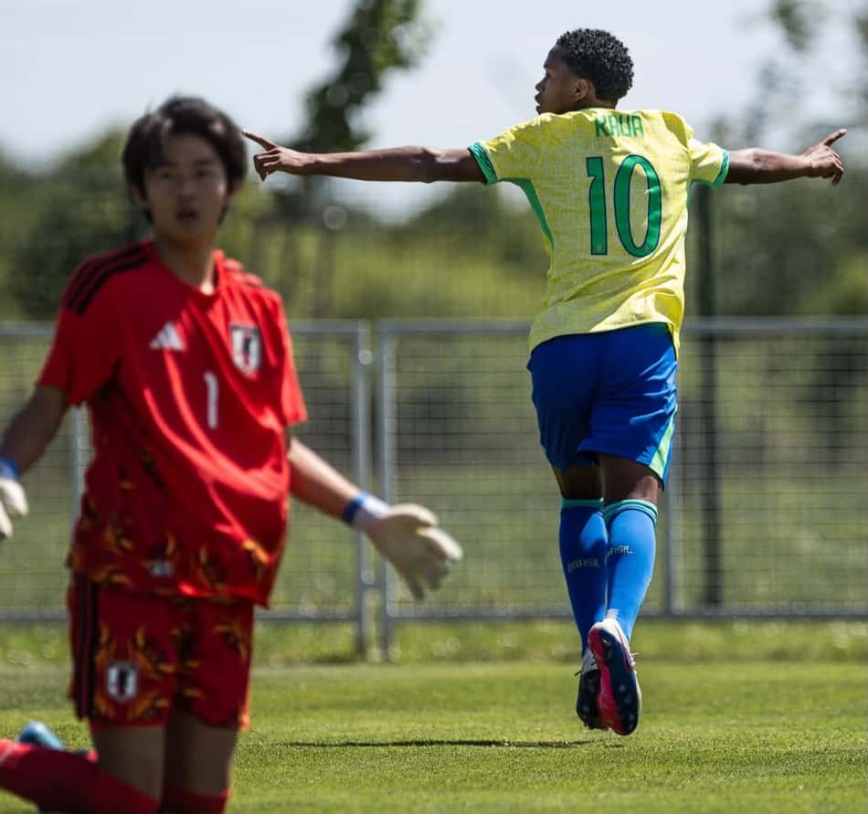 Kauã Pavuna em comemoração pela Seleção Brasileira Sub-15
