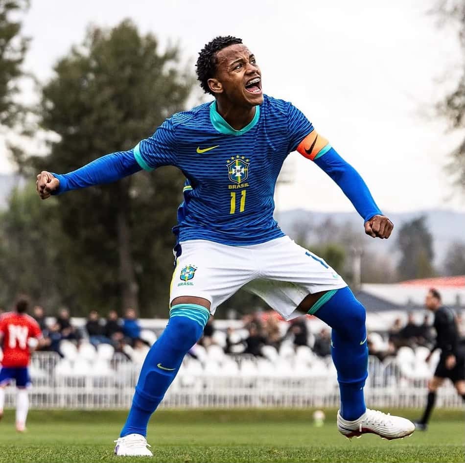 Kauã Pavuna em comemoração pela Seleção Brasileira Sub-15