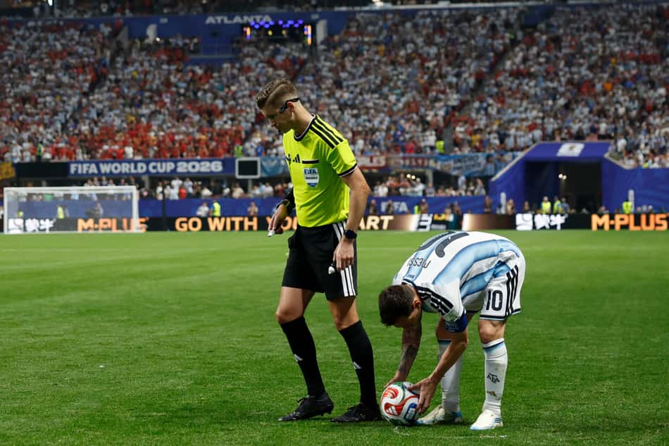 Juiz em Argentina x Egito 