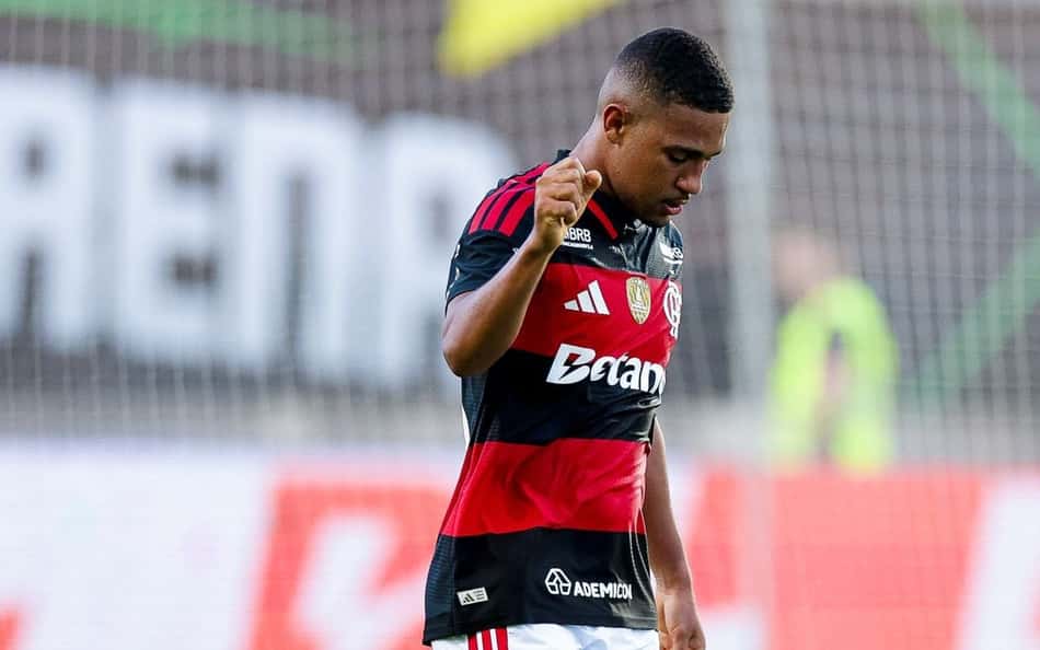 Torcedores do Flamengo reagem à atuação de Samuel Lino contra Benfica: 'Não vai'