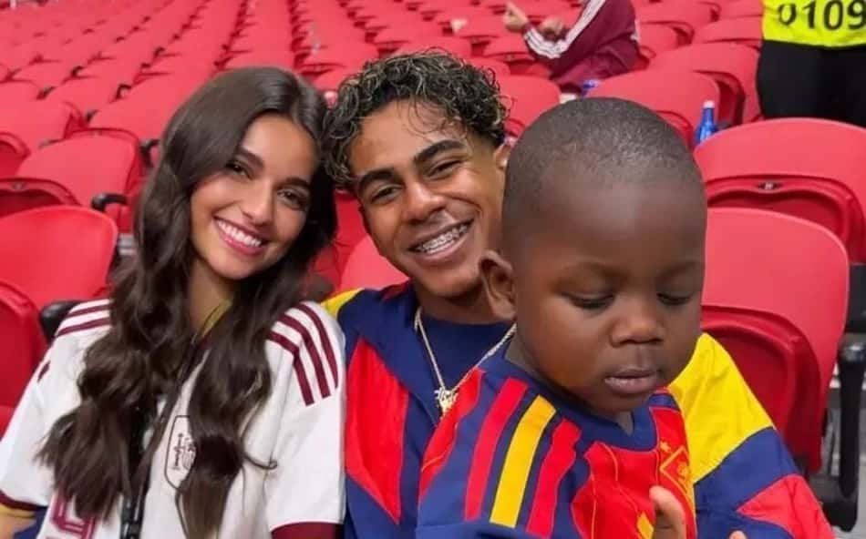 Keyne e Lamine Yamal durante jogo da Espanha
